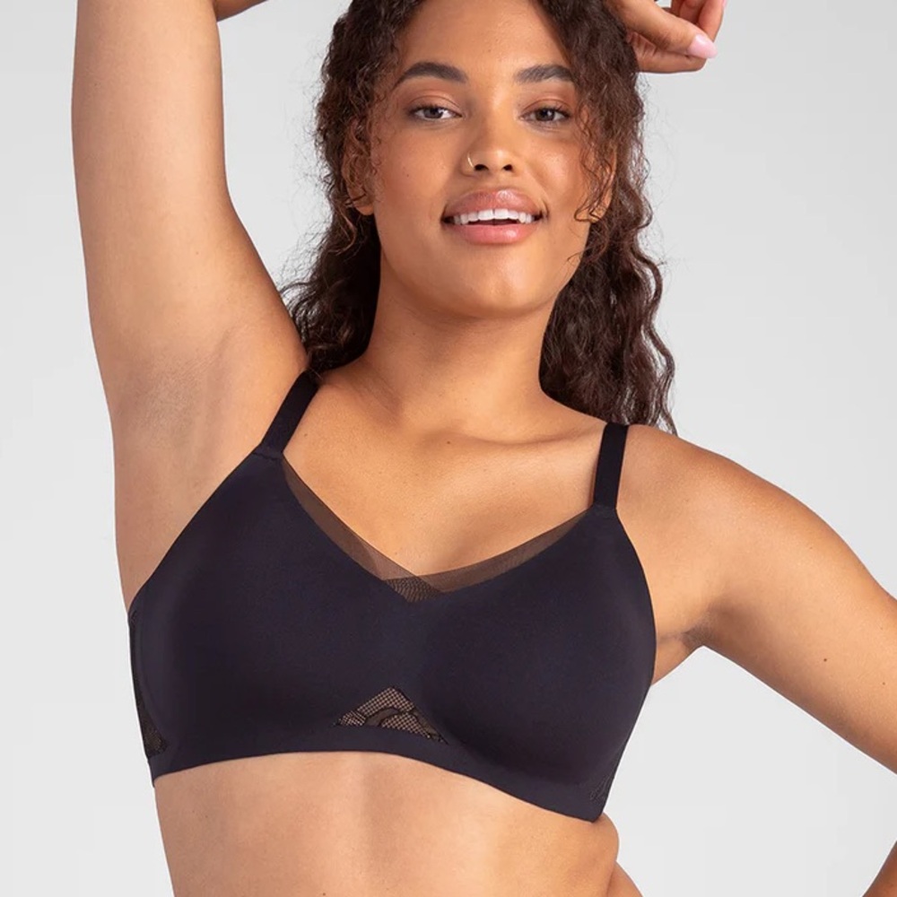 Honeylove crossover Seamless Black Wireless Bra in Lace Runway